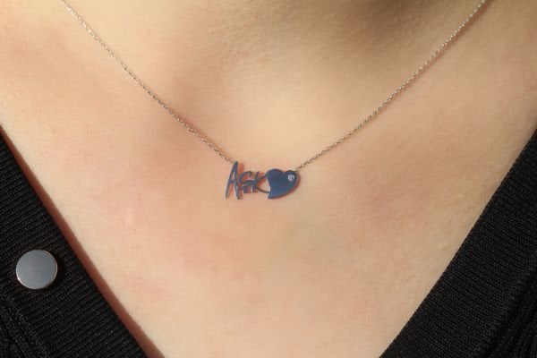 0,03 Karat Aşk Yazılı Pırlanta Tasarım Kolye