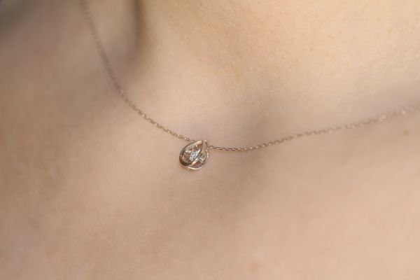 0,03 Karat Pırlanta Tektaş Kolye