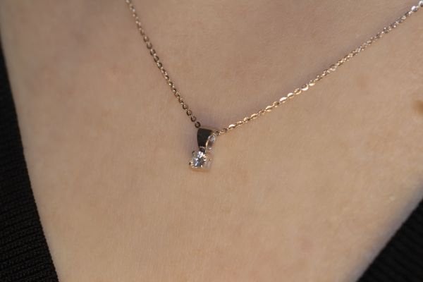 0,08 Karat Pırlanta Tektaş Kolye