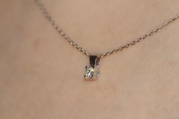 0.14 Karat Pırlanta Tektaş Kolye