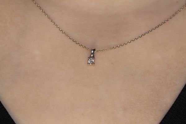 0,14 Karat Pırlanta Tektaş Kolye