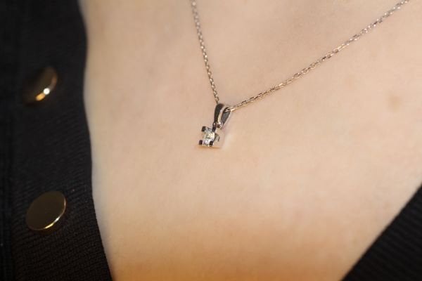 0,15 Karat Pırlanta Tektaş Kolye