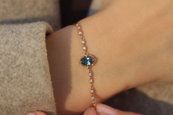 1,00 Karat Pırlantalı Rose London Blue Bileklik