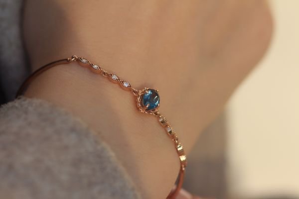 1,12 Karat Pırlantalı Rose London Blue Bileklik