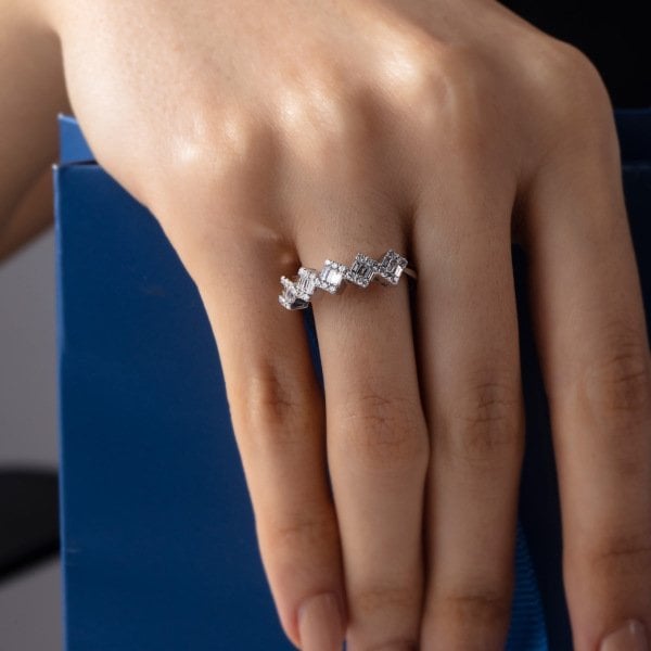 0,50 Karat Pırlanta Beştaş Baget Yüzük