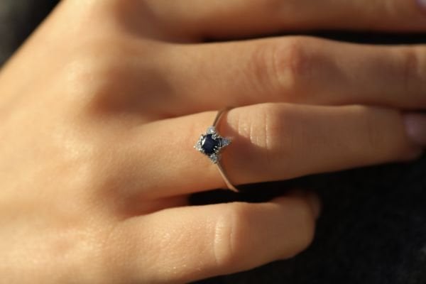 0,08 Karat Pırlanta Safir Yüzük