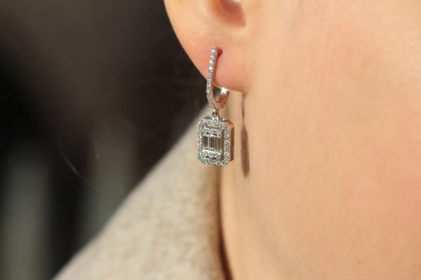 1,10 Karat Pırlanta Baget Küpe