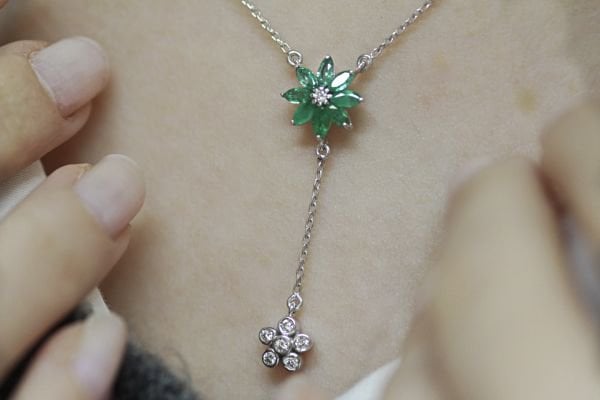 0,17 Karat Pırlanta Zümrüt Kolye