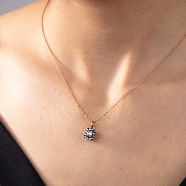 0,19 Karat Elmas Baget Kolye