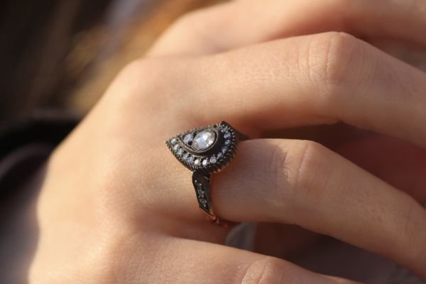 0,79 Karat Elmas Damla Yüzük