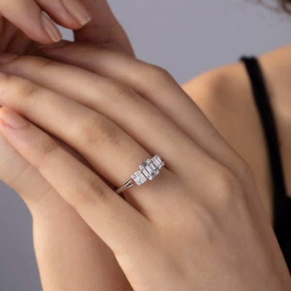 0,52 Karat Pırlanta Baget Yüzük