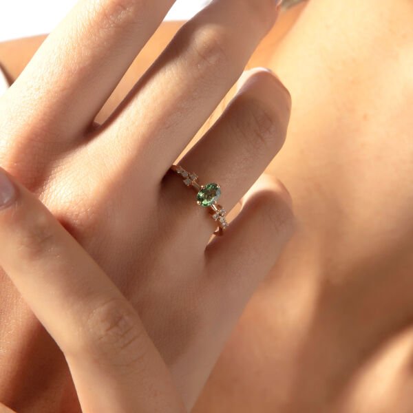 0,92 Karat Pırlanta Yeşil Safir Yüzük