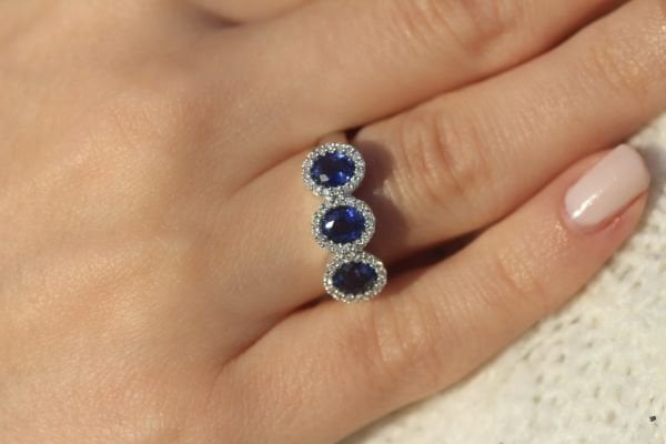 0,48 Karat Pırlanta Tria Safir Yüzük