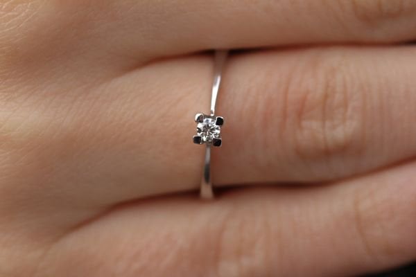 0,07 Karat Pırlanta Tektaş Yüzük