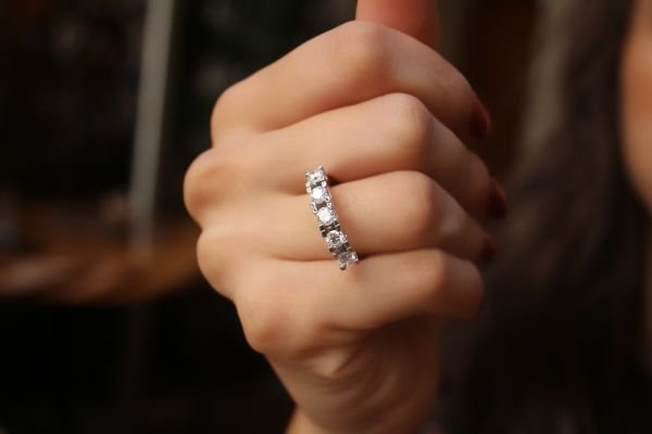 0.95 Karat Pırlanta Beştaş Yüzük