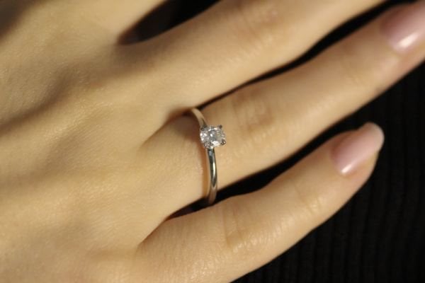 0,31 Karat Pırlanta Tektaş Oval Yüzük