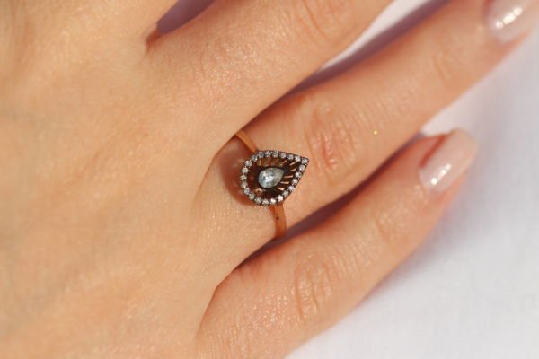 0,22 Karat Elmas Damla Yüzük