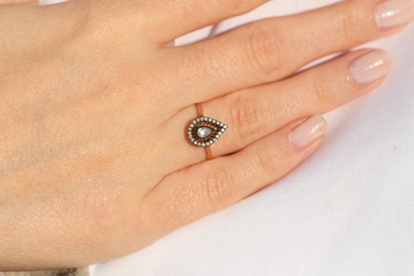 0,22 Karat Elmas Damla Yüzük