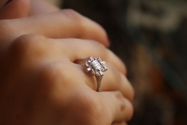 0,39 Karat Pırlanta Baget Yüzük