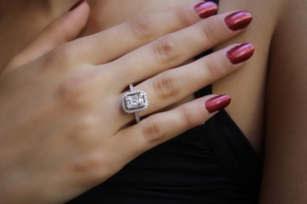 0,74 Karat Pırlanta Baget Yüzük