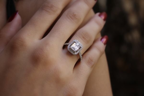 0,74 Karat Pırlanta Baget Yüzük