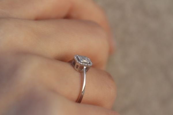 0,11 Karat Pırlanta Baget Yüzük