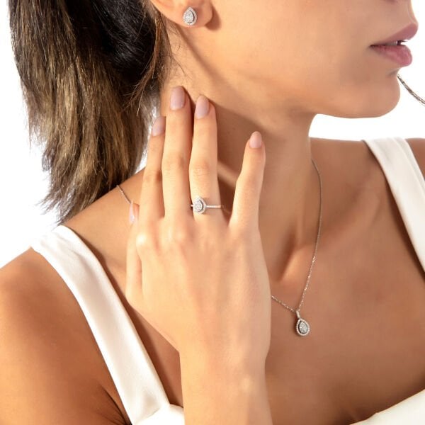 0,27 Karat Pırlanta Damla Kolye