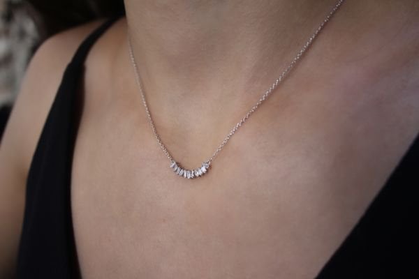 0,30 Karat Pırlanta Tasarım Baget Kolye