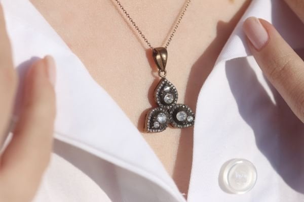 0,55 Karat Elmas Tasarım Kolye