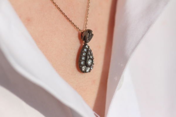 0,90 Karat Elmas Damla Kolye