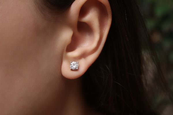 1,47 Pırlanta Tektaş Küpe