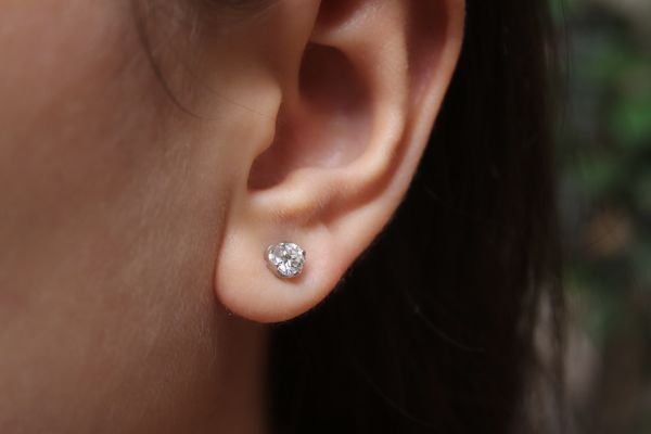 0,72 Pırlanta Tektaş Küpe