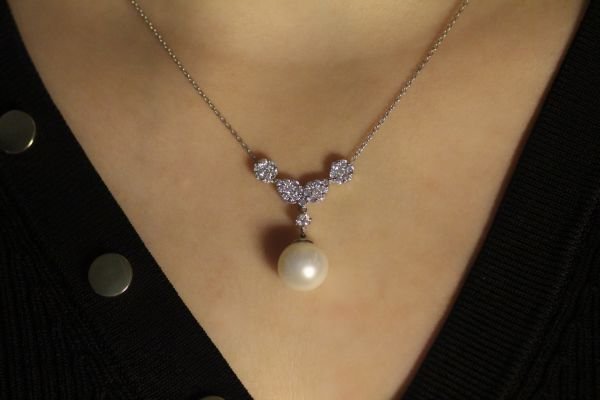 0,87 Karat Pırlanta İnci Kolye