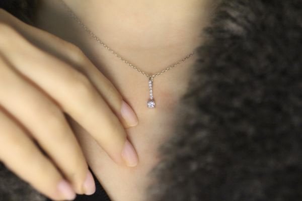 0,09 Karat Pırlanta Tektaş Kolye
