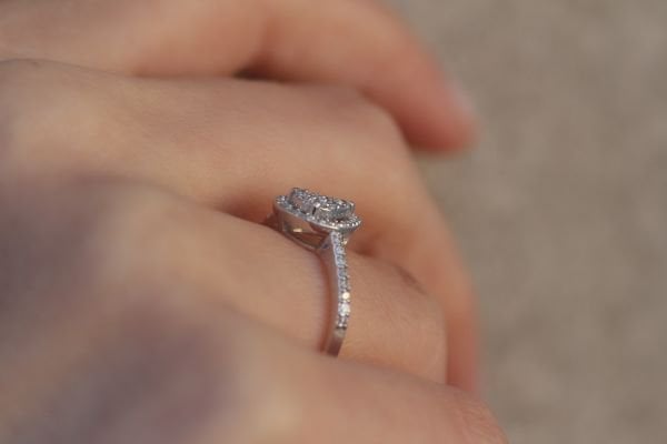 0,26 Karat Pırlanta Damla Yüzük