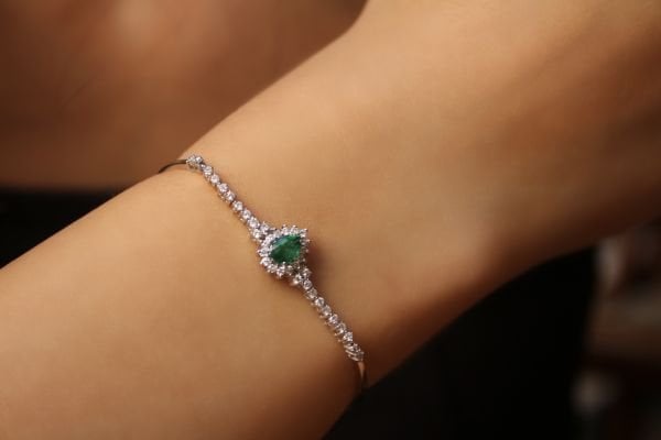 0,87 Karat Pırlantalı Zümrüt Bileklik