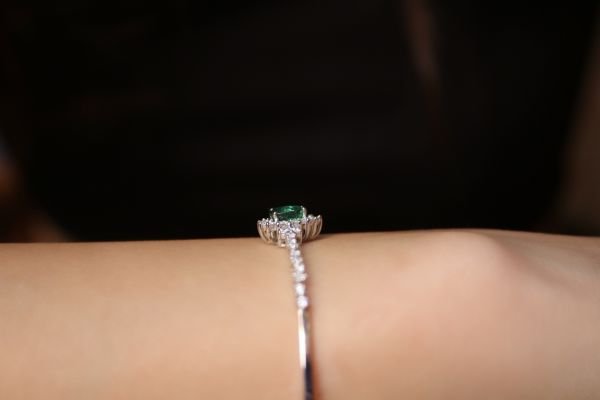 0,87 Karat Pırlantalı Zümrüt Bileklik