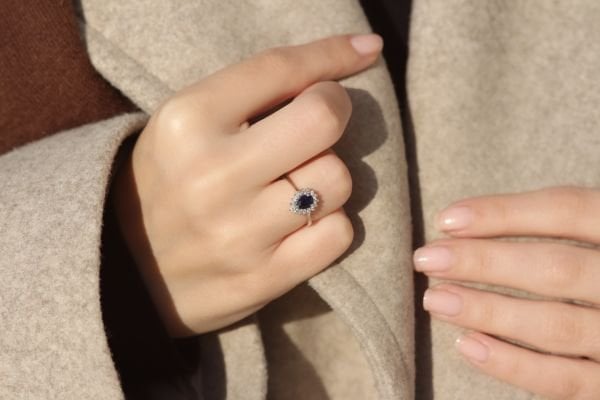0,82 Karat Pırlanta Damla Safir Yüzük