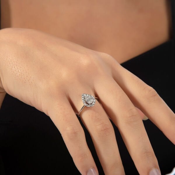 0,21 Karat Pırlanta Damla Yüzük