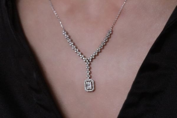 0,76 Karat Pırlanta Baget Kolye