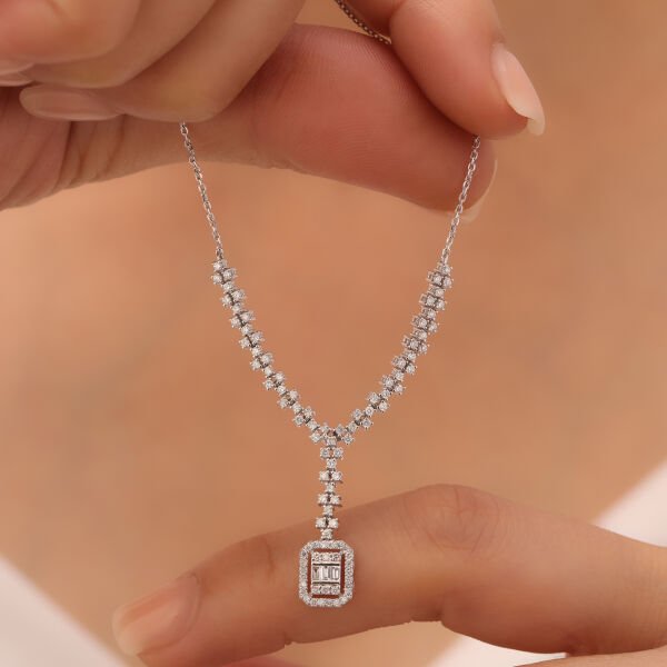 0,80 Karat Pırlanta Baget Kolye