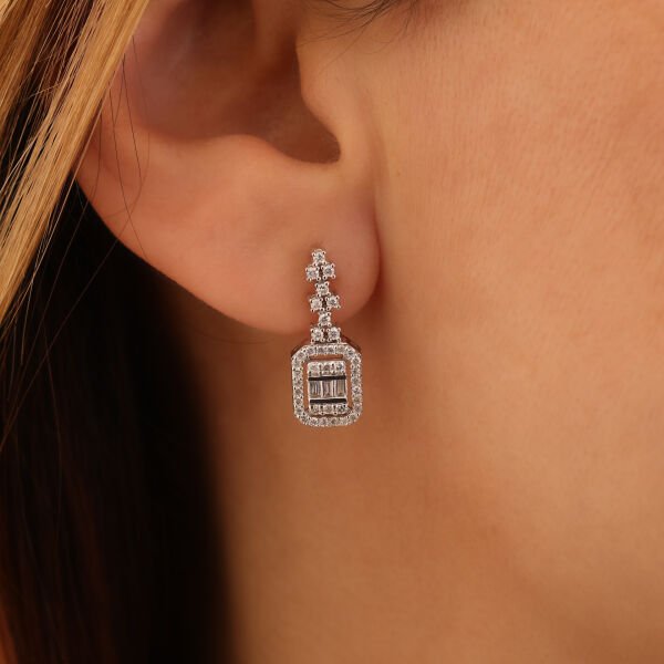 0,64 Karat Pırlanta Baget Küpe