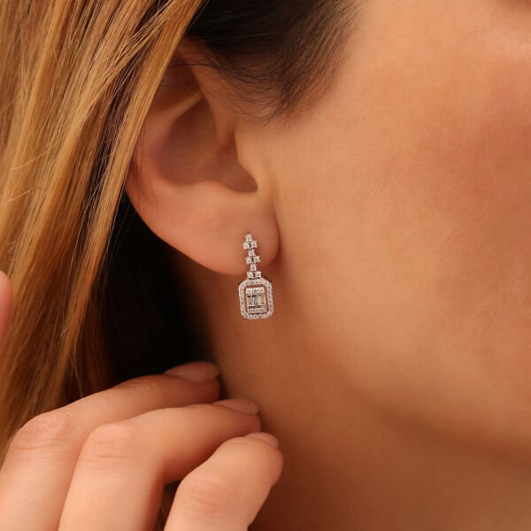 0,64 Karat Pırlanta Baget Küpe