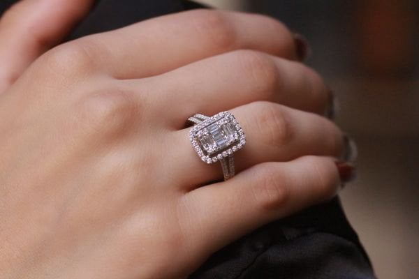 1,02 Karat Pırlanta Baget Yüzük