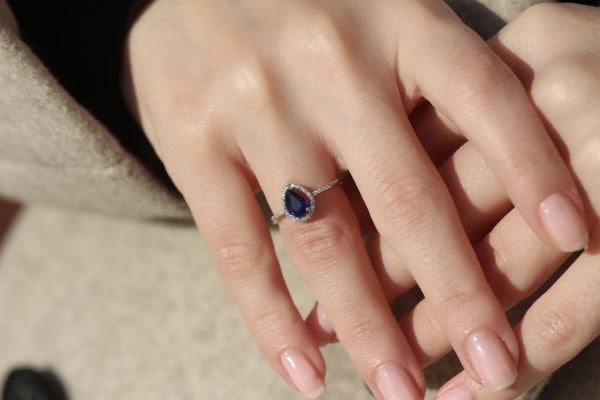 0,88 Karat Pırlanta Damla Safir Yüzük