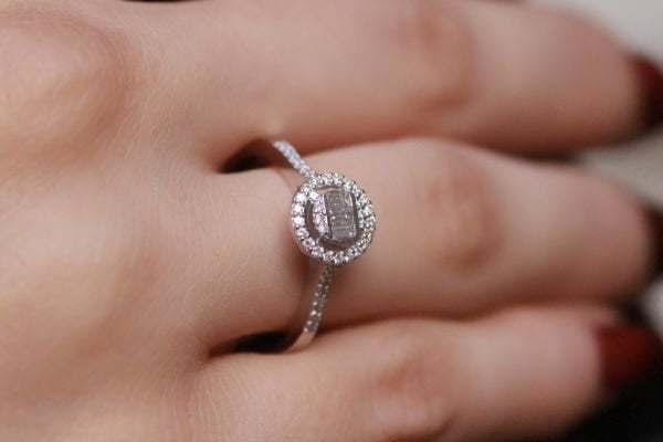 0,31 Karat Pırlanta Baget Yüzük