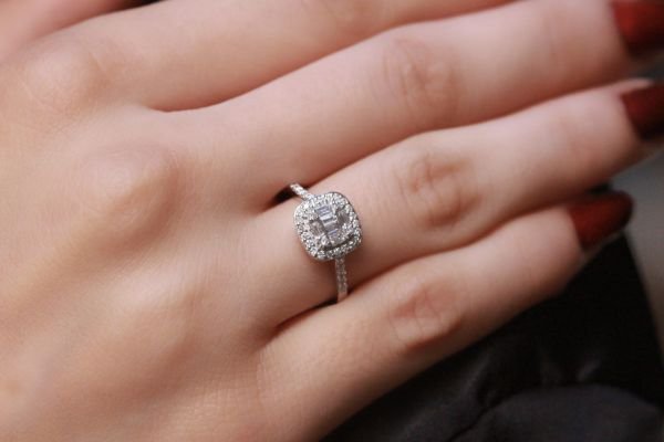 0,37 Karat Pırlanta Baget Yüzük