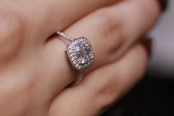 0,37 Karat Pırlanta Baget Yüzük