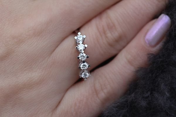 0.35 Karat Pırlanta Beştaş Yüzük