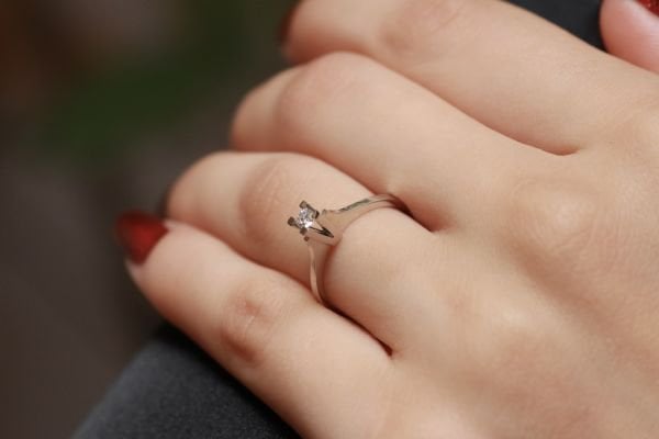 0,09 Karat Pırlanta Tektaş Yüzük